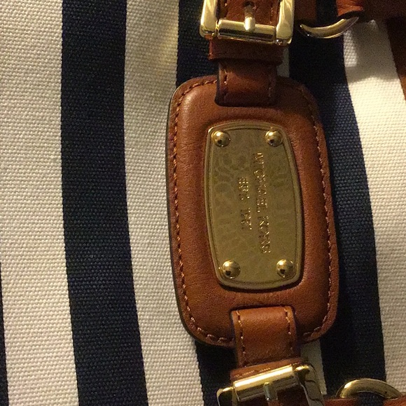 BRAND NEW MICHAEL KORS  STRIPED CANVAS W/TAN LEATHER TRIM TOTE BAG - Picture 6 of 6